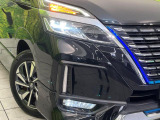 【LEDヘッドライト】悪天候や夜間走行時も良好な視界を確保し安心して運転できる高輝度LEDヘッドライトを装備!点灯速度が早く、消費電力も抑えられています。