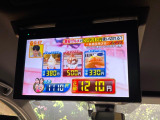 【フリップダウンモニター】大画面モニターで後席でもエンタメをお楽しみいただけます。小さなお子様にも大人気の装備です♪