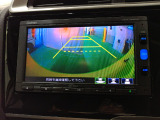 バックカメラの画像です。ガイドラインがスムースな車庫入れをサポートいたします。車庫入れの安心感がアップしますね。