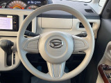 インテリアに合わせたデザインのステアリングは、運転される方のことも考え、運転しやすい形状、大きさです。是非一度、実際に触ってお確かめください。