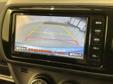 リバースギアに入れるだけで後方の表示へ切り替わります。夜間や雨の日の駐車も楽になりますよ。