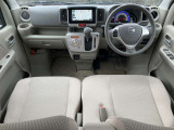 日産クリッパーは仕事での使いやすさと広々とした積載性を最優先に設計された、機能的で無駄のないデザインが特徴です。
