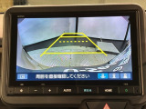 リバースギアに入れるだけで後方の表示へ切り替わります。夜間や雨の日の駐車も楽になりますよ。
