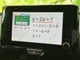 停車中にテレビや映像を楽しめる機能。休憩時間などにリラックスできます。家族や友人と一緒に過ごす時間も充実します。