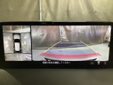 狭い場所での駐車やすれ違いなどでより的確な運転操作に役立つ360&deg;ビューモニターが装備されています。