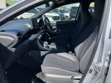 運転しやすい配置で、操作性も抜群。快適なドライビングをサポートします。洗練されたデザインで、所有欲を満たす一台です。日常使いにも最適です。