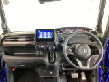 フロントガラスが大きく、ワイドな視界で運転もしやすくなるように、設計されています。