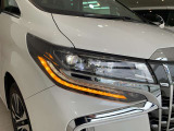 三眼LEDヘッドライト&シーケンシャルウィンカー(流れるウィンカー)&AHS(アダプティブ・ハイビーム・システム)・LEDフォグランプ付き!!