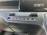 オートエアコン♪お好みの温度に設定するだけで車内を快適空間にしてくれますよ♪