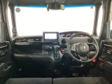 【前方視界】開放的な前方視界!運転がしやすく疲れにくいです♪窓が大きく、見通しがとっても良いおクルマですよ♪