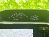 視認性の高いメーターで、運転に必要な情報を的確に把握できます。運転に集中できる、シンプルでわかりやすいデザインです。
