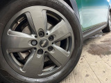 ●純正16インチアルミホイール:輸入車ならではの卓越した走りを支えるホイールと足回りです!日本車の走りに慣れている方にもぜひ体感して頂きたいほど、高いレベルでまとまっています!