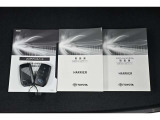 保証書・記録簿・取扱説明書と揃っております。キーの電池は新品にお取替えしてから納車させていただきますので安心してお乗りください。
