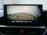【バックガイドモニター】後方の映像をナビ画面に表示するだけでなく、ステアリング操作に連動して動くガイド線も同時に表示します!予想進路を確認しながら後退できるので便利です!!