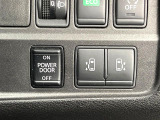 【両側パワースライドドア】スマートキーや運転席のスイッチで後席両側スライドドアの開閉が可能♪電動だから力を入れてドアを開ける必要が無く、小さなお子様でも簡単に開け閉めでき快適です♪