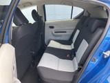 後部座席は、荷物を置くスペースとしても活用できます。日常の買い物はもちろん、レジャーにも便利です。使い勝手の良い空間です。