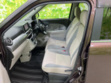運転席からの視界は広く、運転操作もスムーズに行えます。日常の足からレジャーまで、様々なシーンで活躍します。