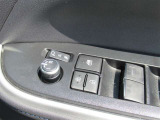 駐車時や狭い道でのすれ違い時に気を使うミラー。電動格納式ドアミラーはそんな時に便利です。