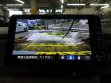 バックカメラの画像です。ガイドラインがスムースな車庫入れをサポートいたします。車庫入れの安心感がアップしますね。