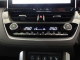 オートエアコンです。車内を設定温度に保ち、快適空間をキープします。