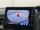 【バックカメラ】運転が苦手な方も車庫入れラクラクです!ギアをリバースに入れれば自動的にモニターが切り換わりますので、面倒な操作は不要です。狭い駐車場もお車を傷つけず安心です!