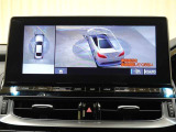 サイドビューで右左折時に運転席からは見えないところも映し出してくれるので安心♪※あくまでも補助的な装置なので目視確認もお忘れなく!