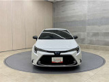 お車購入のポイントとなるフロントマスクです!シャープな目つきが印象的なデザインのヘッドランプです。