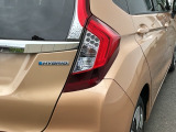特徴的なデザインで後方からの確認しやすいリアコンビネーションランプ