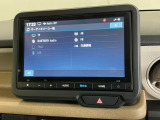 HondaCONNECT対応の便利なナビディスプレー。お持ちのスマートフォンと連携して、ナビやBluetoothでの音楽再生が可能です。デザインはもちろん、操作性も良好です。