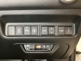 Hondaセンシング用の、VSA(ABS+TCS+横滑り抑制)解除と路外逸脱抑制機能のオンオフスイッチなどはハンドルの右側に装備しています。その下にETCがついています。
