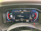 洗練されたデザインのメーターが、運転に集中できる快適な空間を創出します。視認性も高く、必要な情報をスムーズに入手できます。