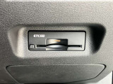 ETC車載器付きです♪高速道路をスイスイと通過!で、キャシュレス!クルマは料金所をノンストップで通過することができます☆