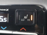 快適温熱シート(運転席・助手席)が装備されています。長時間座っていると負担のかかりやすい肩や腰、寒い日に冷えやすい脚部に快適なぬくもりを伝えます。HI-LOのモード切替スイッチ付です。