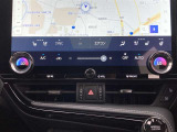 デュアルエアコンとは、運転席と助手席で、個別に温度設定ができる機能です。気温の感じ方は、人それぞれ違うもの。乗る人に優しい機能ですね。
