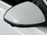 リアバンパー左右のレーダーセンサーにより車両の斜め後ろのミラーで見えない死角エリアに車両や自転車がいることを警告します。更に、側面衝突の危機があるときはブレーキを自動制御して危険回避をサポートします。