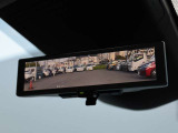 車両後方を映し出します・スマートルームミラー装備です。