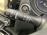雨天時でもクリアな視界を確保できるワイパーレバー。操作も簡単で、安全な運転をサポートします。