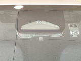 【トヨタセーフティセンス】走行中に前方の車両等を認識し、衝突しそうな時は警報とブレーキで衝突回避と被害軽減をアシスト。より安全にドライブをお楽しみいただけます。