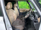 運転席シート廻りは使用感も少なく、良好な状態となっています。丁寧に使われていたことがよくわかりますね。