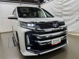 LEDヘッドライトです。デザイン性がよくとても明るいので、夜間の走行や悪天候でも安心です。しかも長寿命!