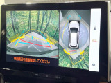 【パノラミックビューモニター】専用のカメラにより、上から見下ろしたような視点で360度クルマの周囲を確認することができます☆縦列駐車や幅寄せ時に活躍してくれます♪