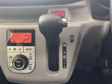 オートエアコンなので室内で快適に過ごせます。