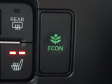 エンジン、エアコンなどを制御し低燃費な『ECONモード』に、また走りを楽しみたいとき、空調など快適性を重視したいときにはスイッチOFFで通常モードに切り替えができます!