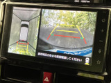 後方確認をサポートし、安全な駐車をアシスト。狭い場所での取り回しも楽になります。ガイドライン表示で、距離感も掴みやすい設計です。