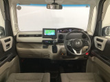 【前方視界】開放的な前方視界!運転がしやすく疲れにくいです♪窓が大きく、見通しがとっても良いおクルマですよ♪