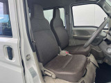 車を運転する際には運転席の存在は欠かせません。しっかりとチェックしたいポイントですね。