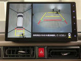 バックカメラの他に上から見下ろしたような画像が見れるアラウンド(全方位)モニター。前後左右を把握できる、すごい機能が装備されています!
