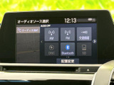 多様な音源に対応し、お好みの音楽をクリアなサウンドで楽しめます。直感的な操作性で、運転中も快適に音楽を選べます。