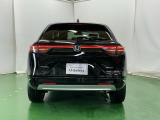 新しいハイブリッドシステムe:HEVは市街地走行では電気自動車に近いハイブリッドシステムでモーターが主役で走行します。充電の為にエンジンが始動しても優れた遮音性能で車内はとても静かで快適です