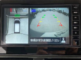インテリジェント アラウンドビューモニター。上空から見下ろしている様な映像をモニターへ映し出し、スムーズな駐車をサポートします。さらに障害物検知センサー反応すると、警告表示、警告音により注意を促します